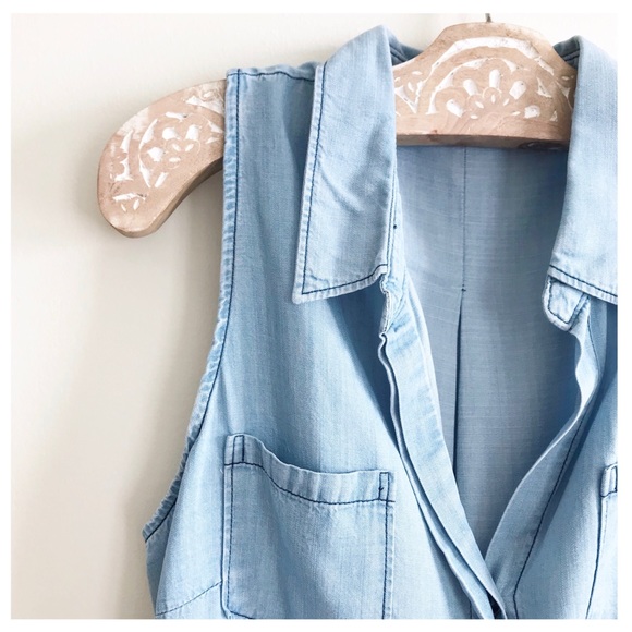 Lovestitch ∙ Sleeveless Button Down Top - Picture 5 of 7